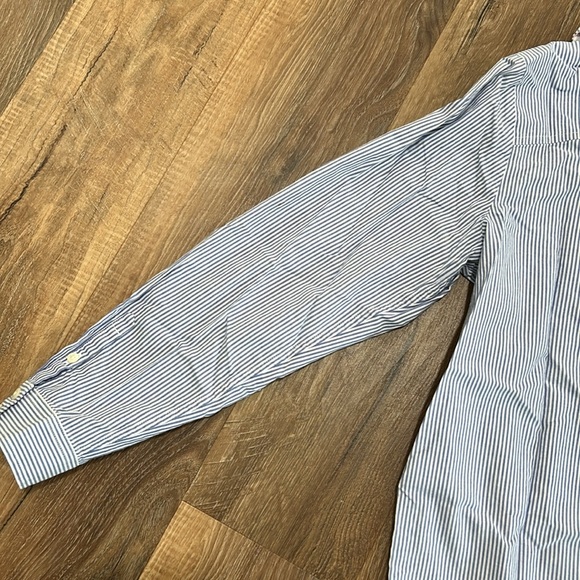 Vineyard Vines Girls White Oxford striped blue/white Popover
Button up sz 14 - Picture 12 of 14